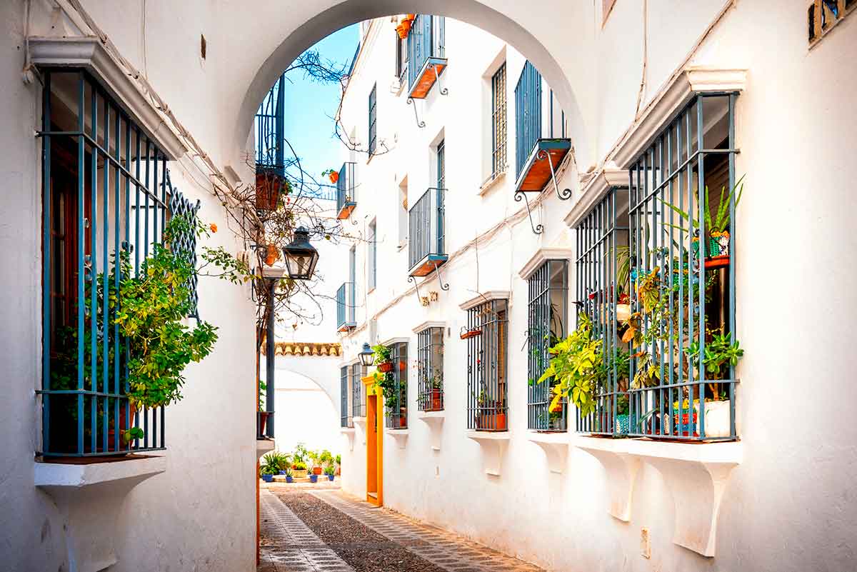 Viaje privado en Córdoba recorriendo la Judería y sus calles con encanto