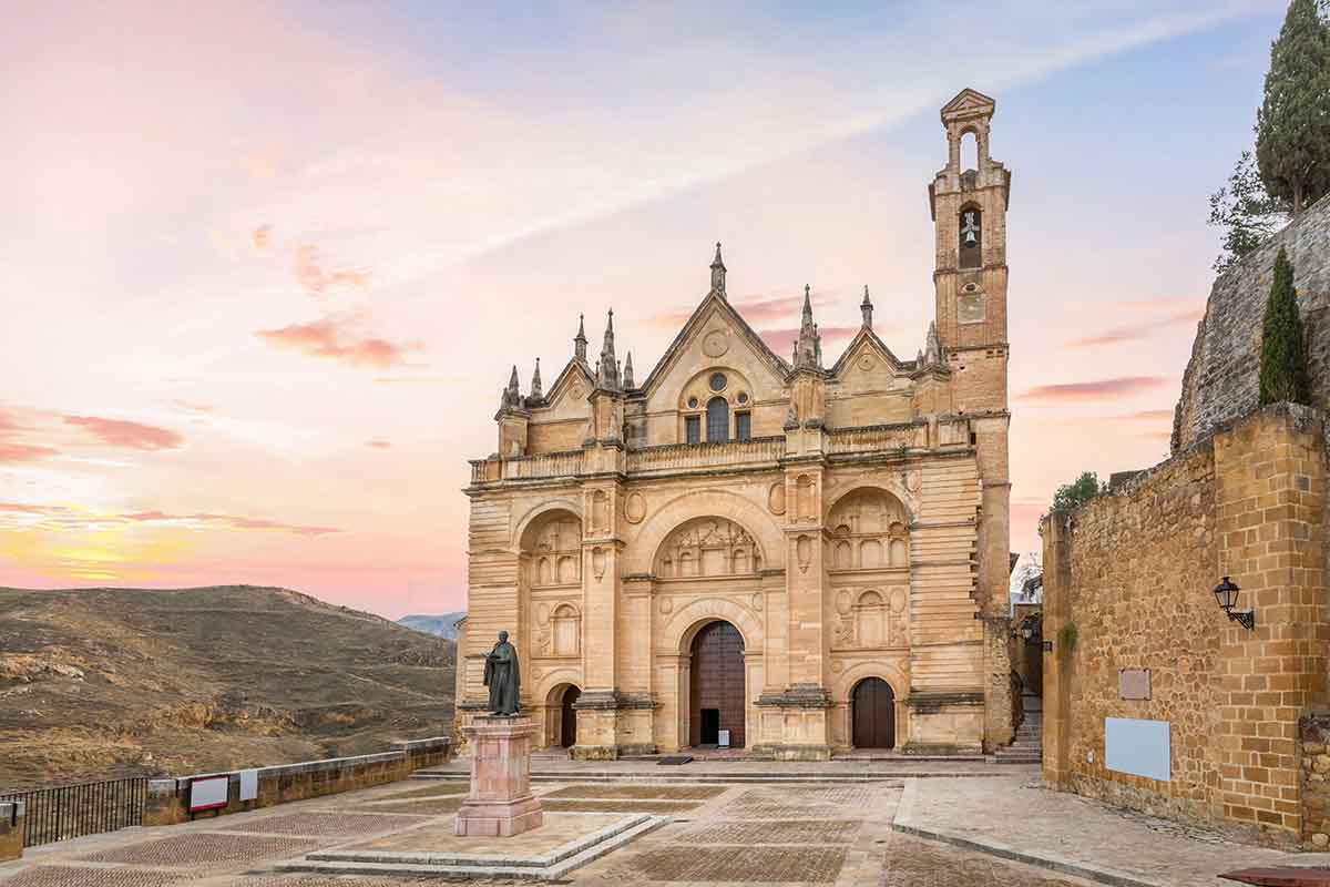 Tour privado en Antequera visitando iglesias históricas de Andalucía
